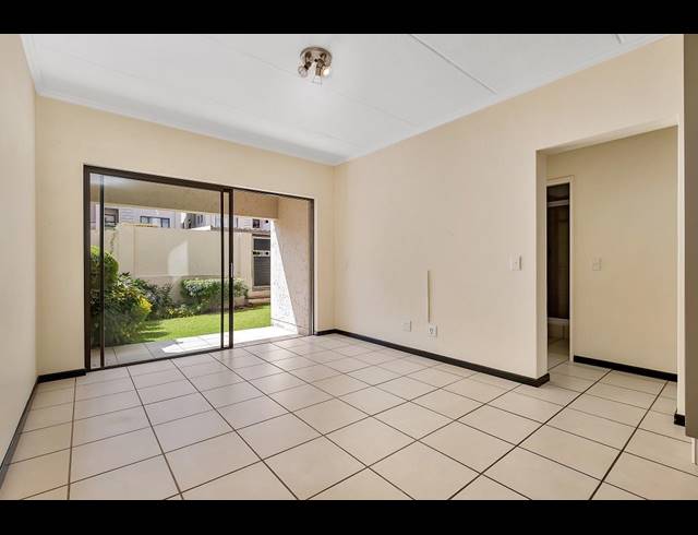 2 BEDROOM APARTMENT FOR SALE IN BRYANSTON